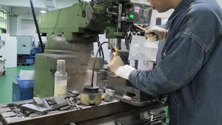 Φινίρισμα ακριβείας διαδικασίας αφαίρεσης γρεζιών υδραυλικής πολλαπλής για μπλοκ κατεργασμένα με CNC